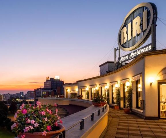 Terrazza Hotel Biri al tramonto